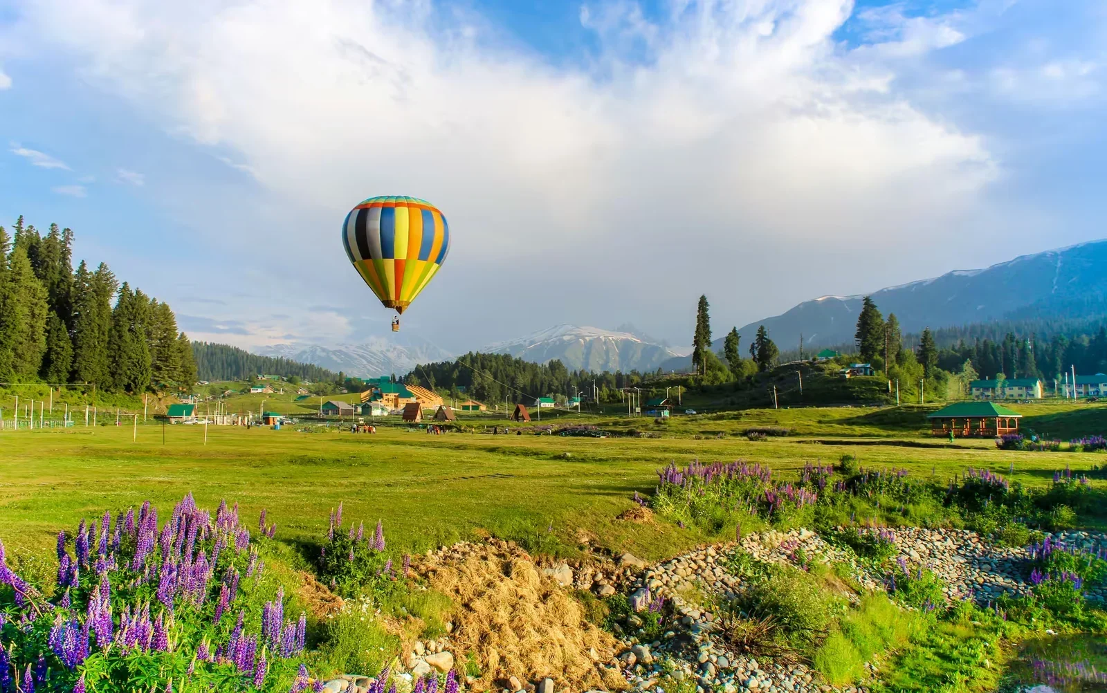 Kashmir Snow & Mountain Escape